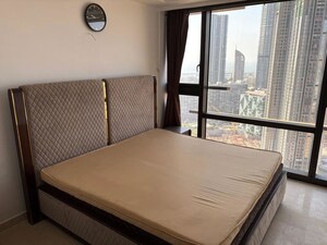 Room in 3 BHK Apartment at Lodha The Park, Worli – for Rent