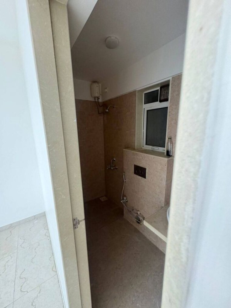Bathroom, jp-eminence 2 Bedroom 725 Sq.Ft. Apartment In Andheri West Mumbai 10347026
