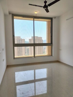 Room in 2 BHK Apartment at Hiranandani Delanna, Ghodbunder Road – for Rent