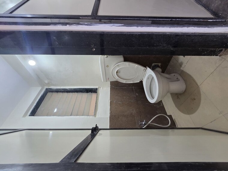 Attached Bathroom, goregaon west 1 Bedroom 400 Sq.Ft. Apartment In Goregaon West Mumbai 10347035