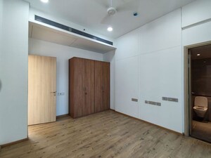 Room in 4 BHK Apartment at Rustomjee Crown, Prabhadevi – for Rent