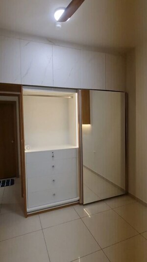 Room in 2 BHK Apartment at Sobha Dream Gardens, Thanisandra Main Road – for Rent