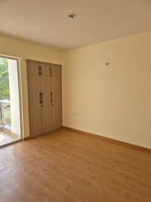 Room in 3 BHK Apartment at Godrej Golf Links Exquisite, Sector 27 Yamuna Expressway – for Rent