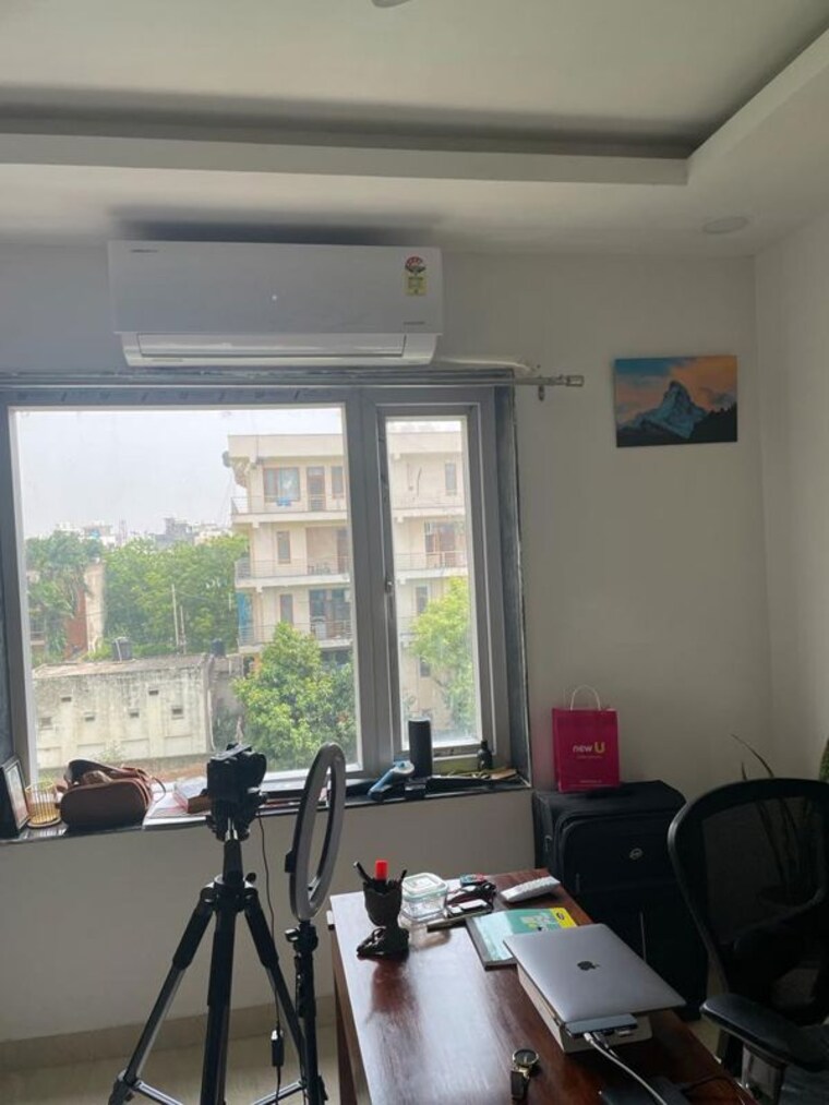 Master Bedroom, panchsheel park 5 Bedroom 500 Sq.Yd. Independent House In Panchsheel Park Delhi 10347128