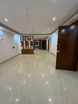 Room in 3 BHK Builder Floor at Sector 11 – for Sale