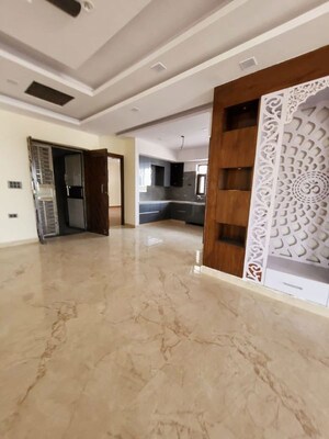 Room in 3 BHK Builder Floor at Green Fields Colony – for Sale