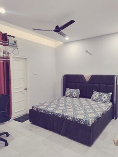 3.5 BHK + Servant Room Independent House For Sale in New Generation Maple Apartments