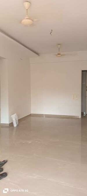 Room in 2 BHK Apartment at Versova – for Rent