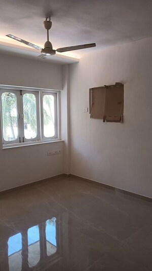 Room in 2 BHK Apartment at Versova – for Rent