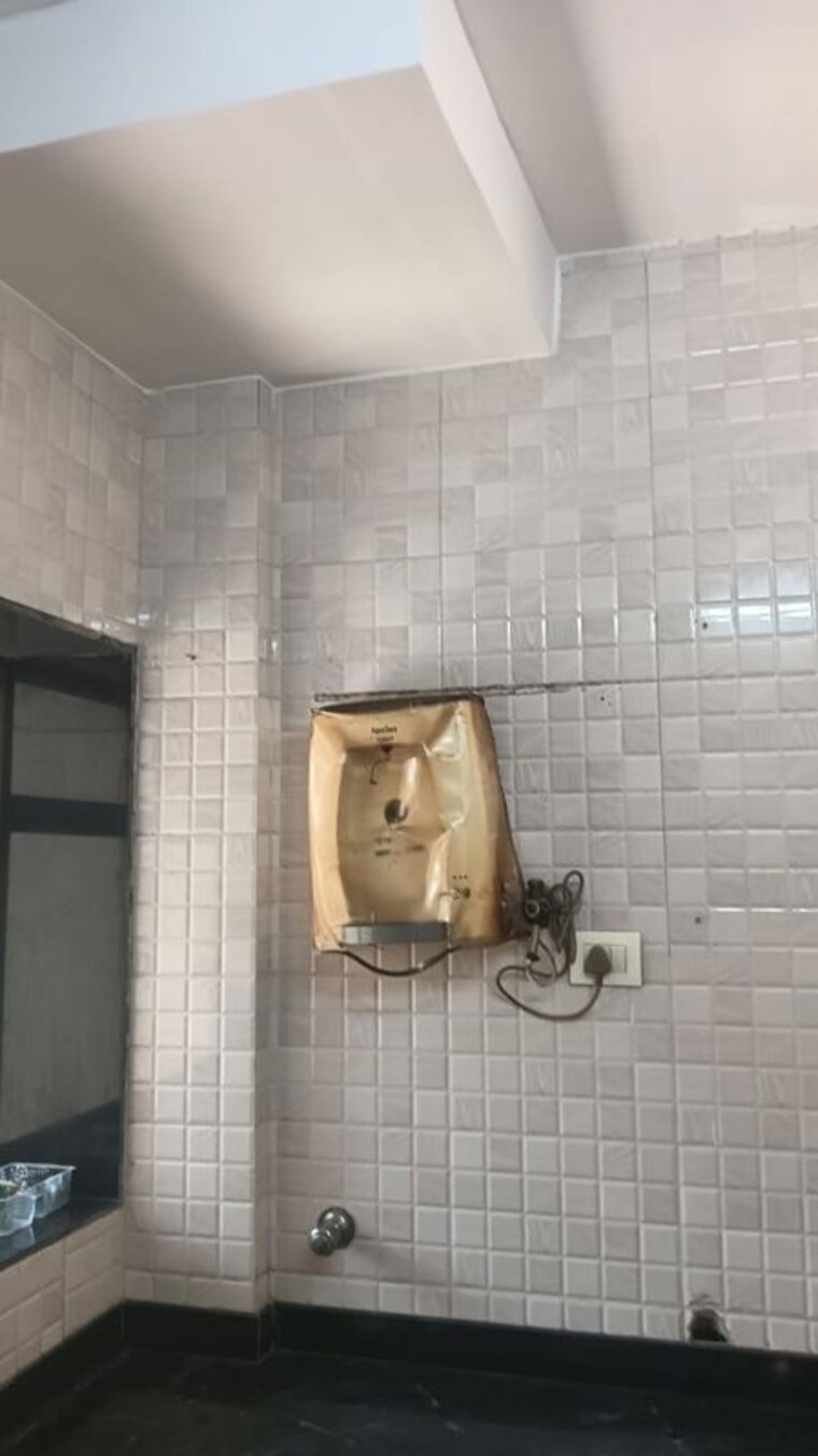 Bathroom, versova 2 Bedroom 950 Sq.Ft. Apartment In Versova Mumbai 10347301