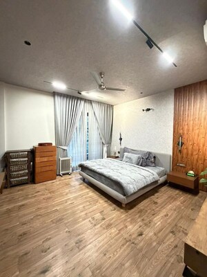 Bedroom in 6+ BHK Villa at Sector 36 – for Rent
