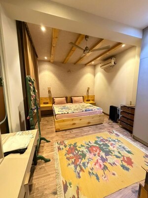 Bedroom in 6+ BHK Villa at Sector 36 – for Rent