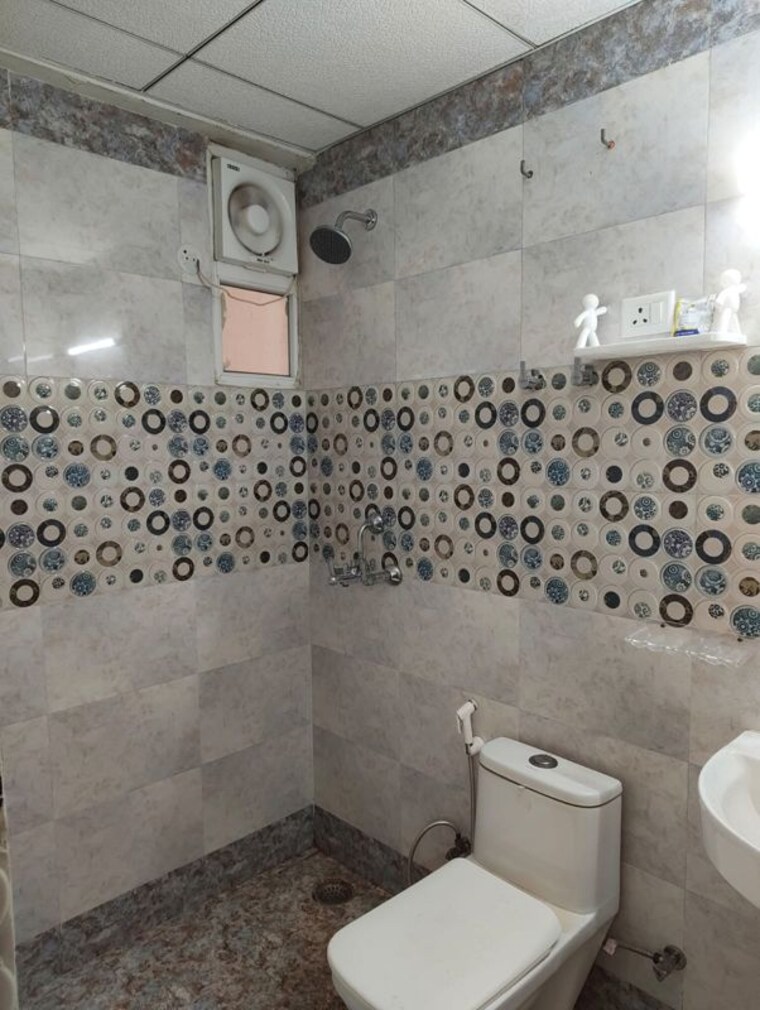 Bathroom, saya-gold-avenue 2 Bedroom 1096 Sq.Ft. Apartment In Vaibhav Khand Ghaziabad 10347322