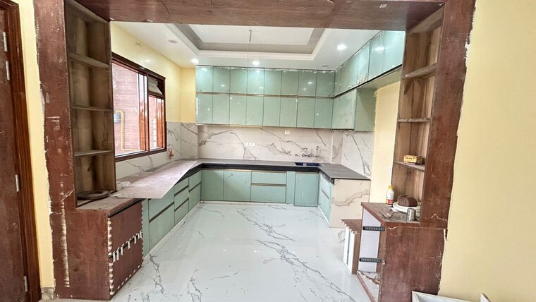 Kitchen, arun vihar 4 Bedroom 300 Sq.Mt. Villa In Arun Vihar Noida 10347324