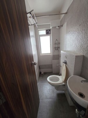 Bathroom in 1 BHK Apartment at Chembur – for Rent