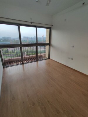 Room in 2 BHK Apartment at Amanora Ascent Towers, Hadapsar – for Rent