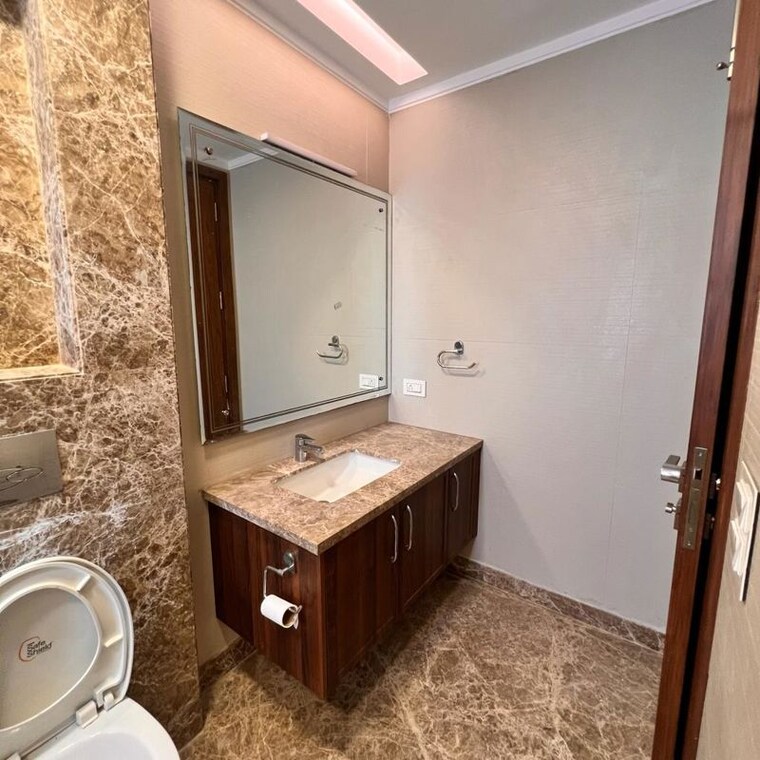 Attached Bathroom, green park 2 Bedroom 350 Sq.Yd. Apartment In Green Park Delhi 10347377
