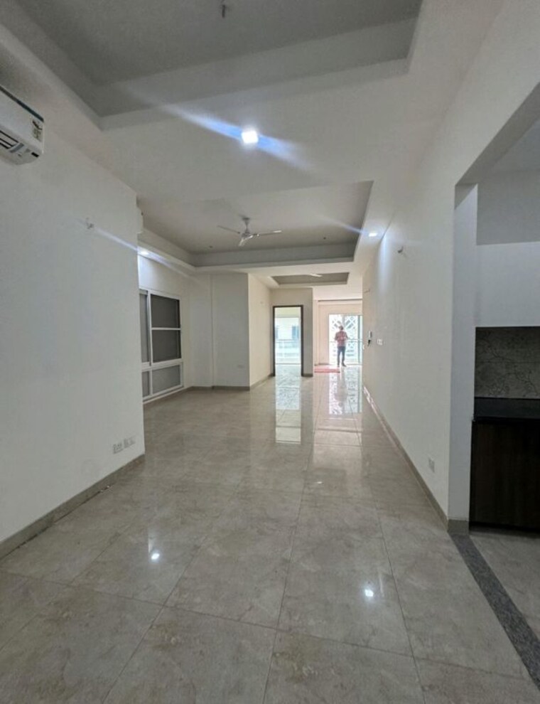 Hall, uchdpl-veridia-oakwood-enclave 4 Bedroom 2385 Sq.Ft. Apartment In Wave City Ghaziabad 10347435