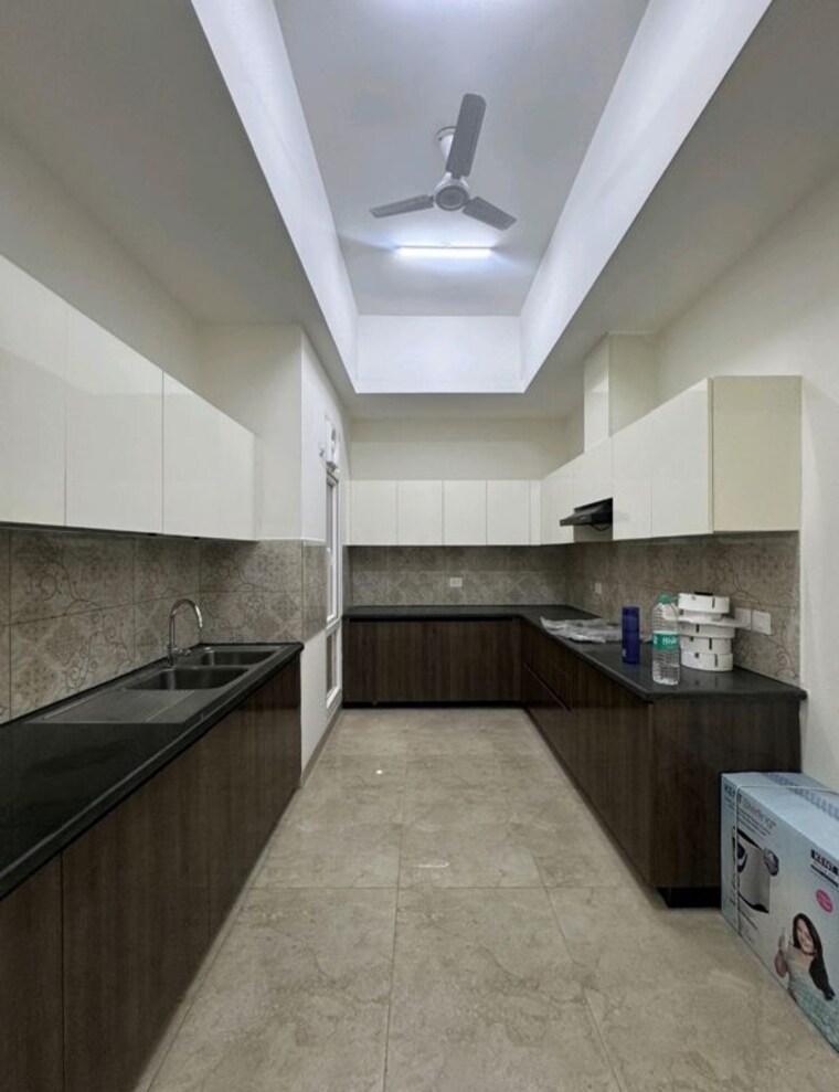Kitchen, uchdpl-veridia-oakwood-enclave 4 Bedroom 2385 Sq.Ft. Apartment In Wave City Ghaziabad 10347435