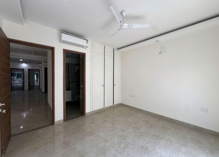 Room, uchdpl-veridia-oakwood-enclave 4 Bedroom 2385 Sq.Ft. Apartment In Wave City Ghaziabad 10347435
