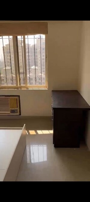 Furnished Amenities in 2 BHK Apartment at Dosti Florentine, Wadala – for Rent