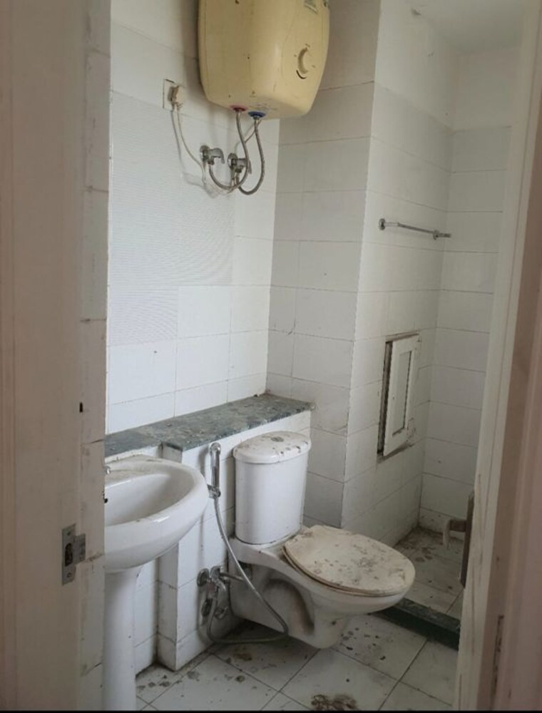 Bathroom, bptp-the-resort 3.5 Bedroom 2100 Sq.Ft. Apartment In Sector 75 Faridabad 10347520