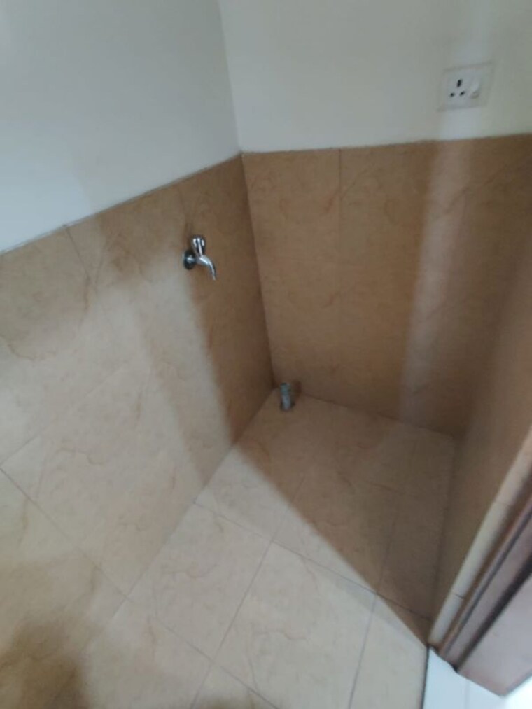 Bathroom, amanora-gold-towers 2 Bedroom 757 Sq.Ft. Apartment In Hadapsar Pune 10347532