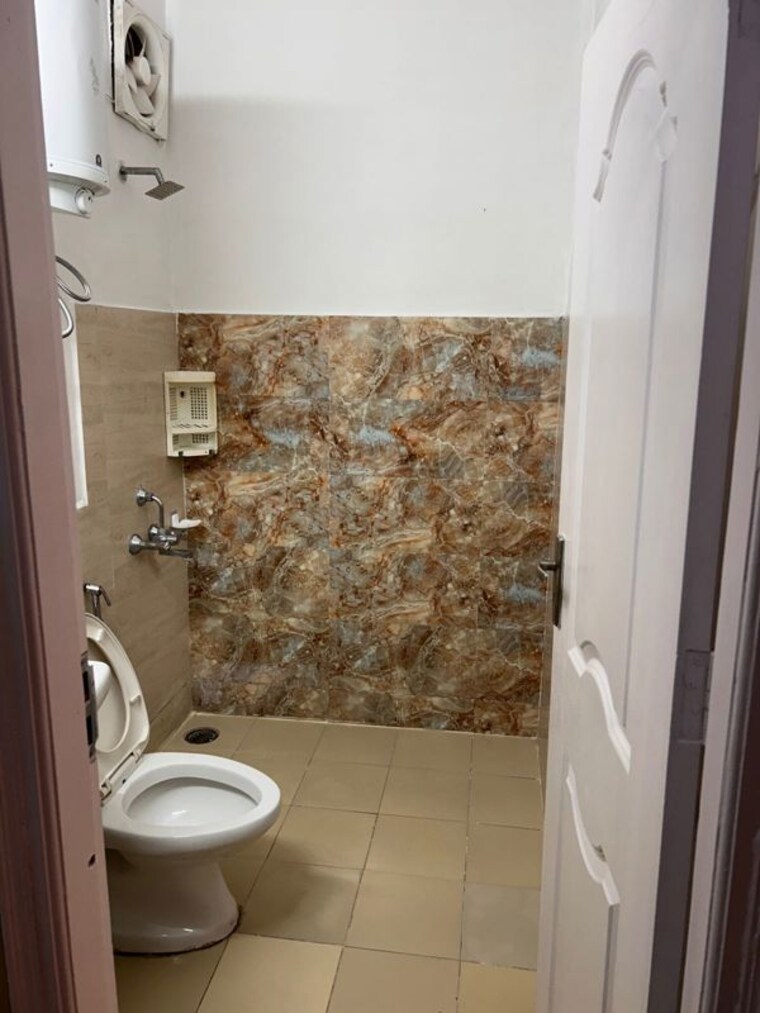 Bathroom, trishla-city 3 Bedroom 1770 Sq.Ft. Apartment In Patiala Road Zirakpur 10347475
