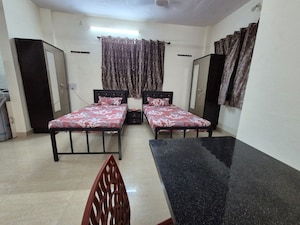  Pg For Rent in Naupada