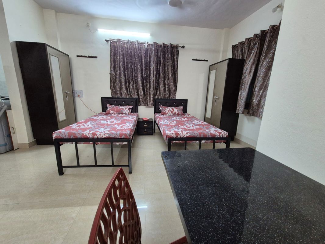 Pg For Rent in Naupada