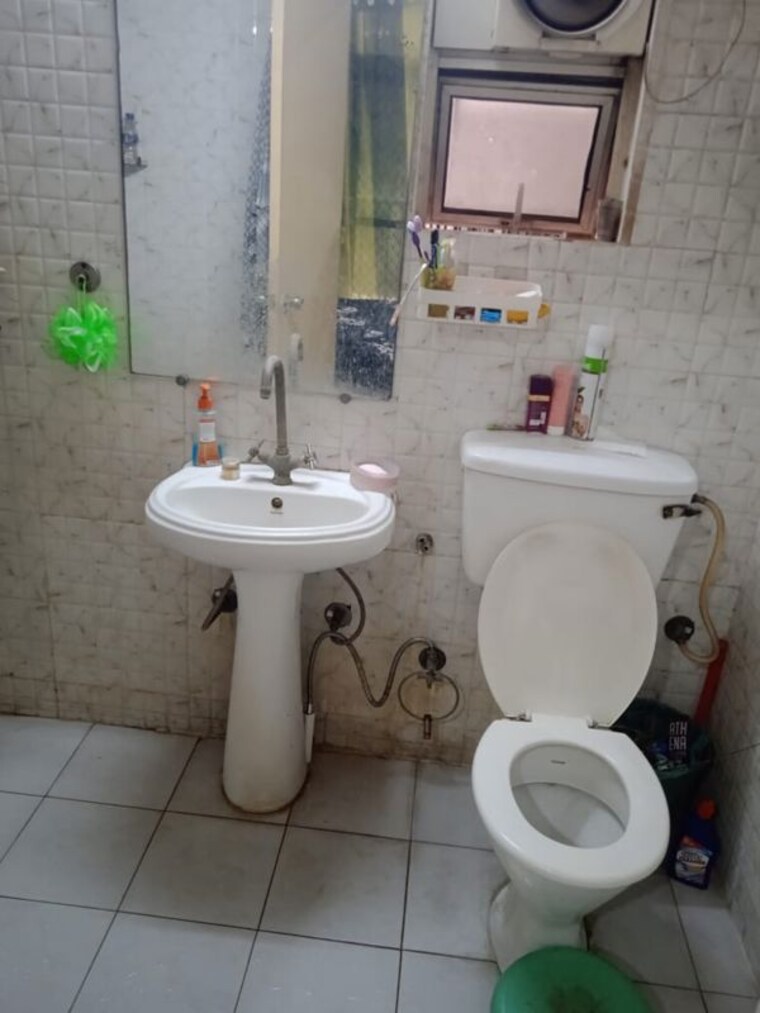 Bathroom, gaur-city-2-12th-avenue 3 Bedroom 1320 Sq.Ft. Apartment In Sector 16c Greater Noida Greater Noida 10347571
