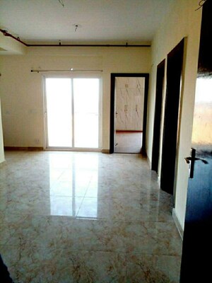 Room in 2 BHK Apartment at La Residentia, Tech Zone 4 Greater Noida – for Rent