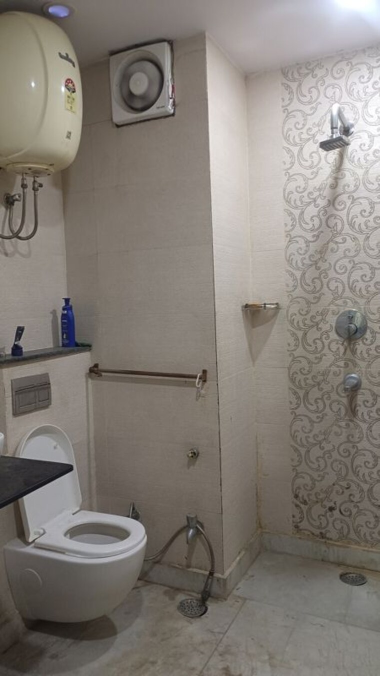 Bathroom, old rajinder nagar 3 Bedroom 820 Sq.Ft. Builder Floor In Old Rajinder Nagar Delhi 10347587