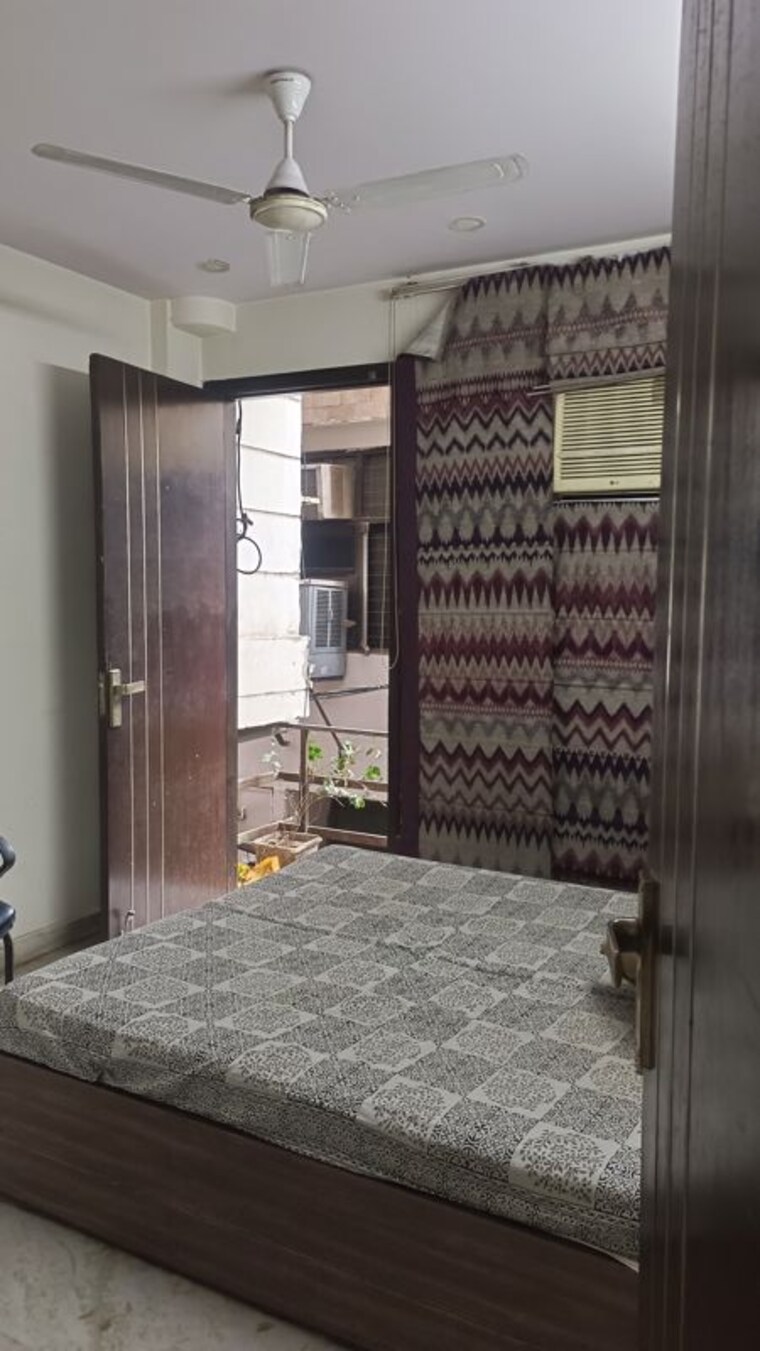 Room, old rajinder nagar 3 Bedroom 820 Sq.Ft. Builder Floor In Old Rajinder Nagar Delhi 10347587