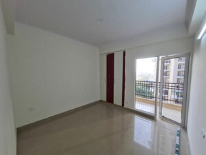 Room in 4 BHK Apartment at JM Florance, Tech Zone 4 Greater Noida – for Rent