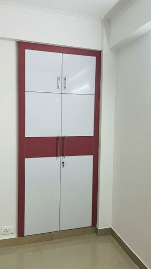 Room in 2 BHK Apartment at Amrapali Centurian Park, Tech Zone 4 Greater Noida – for Rent