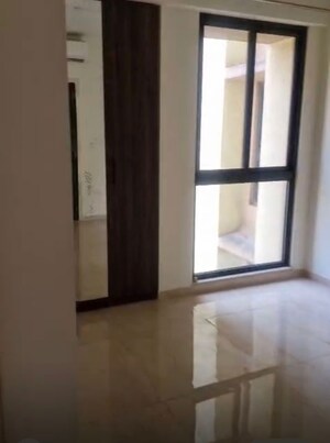 Room in 3 BHK Apartment at Lodha Sterling, Kolshet Road – for Rent