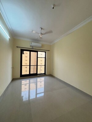 Room in 3 BHK Apartment at Goyal Lakshchandi Heights, Goregaon East – for Rent