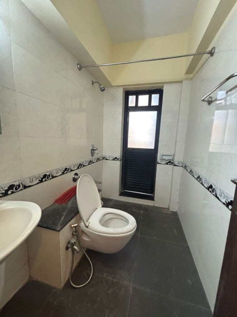 Bathroom, goyal-lakshchandi-heights 3 Bedroom 1100 Sq.Ft. Apartment In Goregaon East Mumbai 10347603