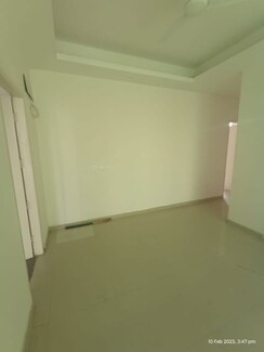 3 BHK + Extra Room Apartment For Rent in Mahagun Mantra II Villaments
