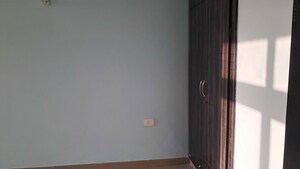 Room in 4 BHK Apartment at Sector 76 – for Rent