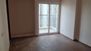 Room in 4 BHK Apartment at Sector 76 – for Rent