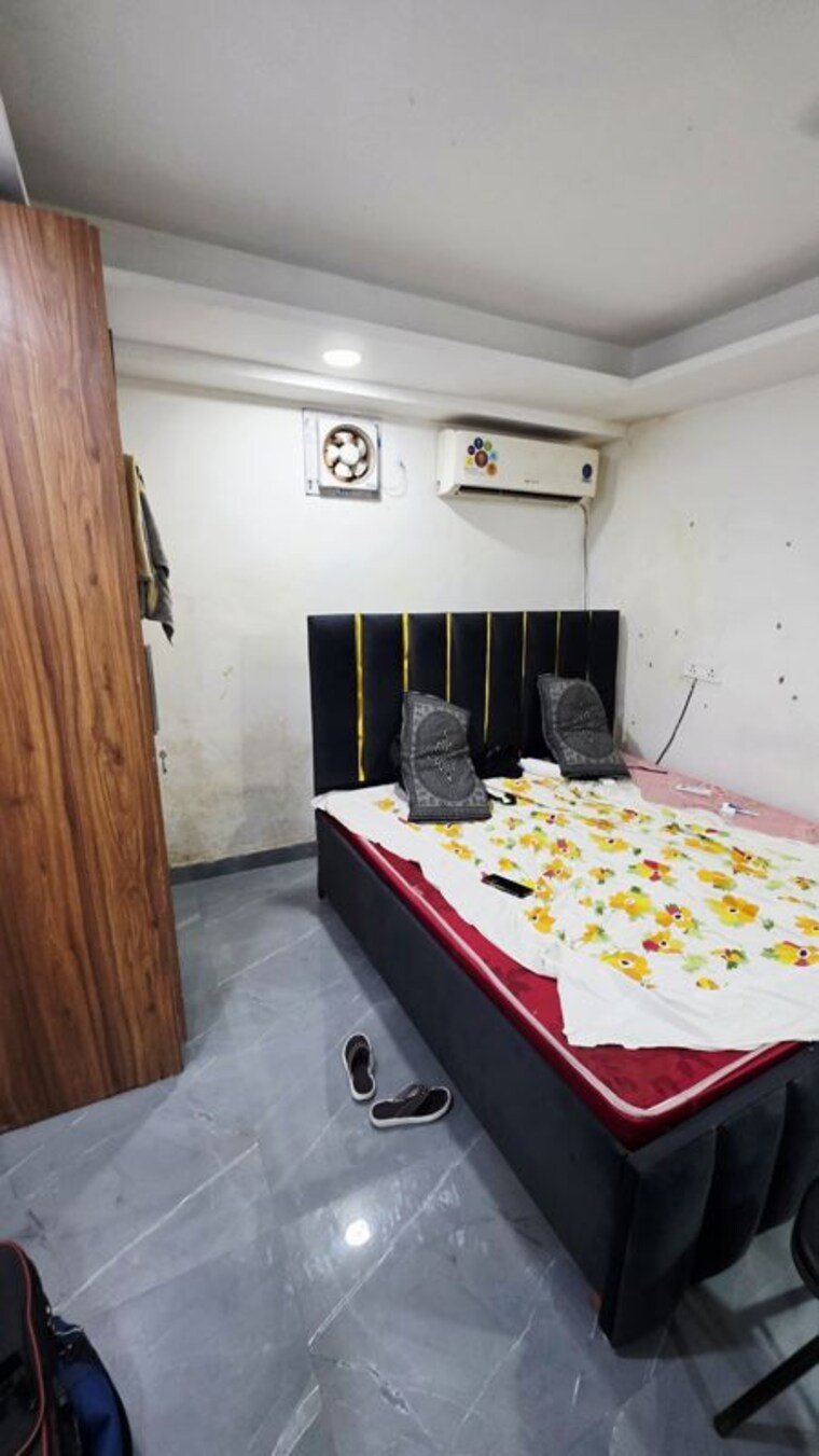 Team Area, freedom fighters enclave 1 RK 350 Sq.Ft. Builder Floor In Freedom Fighters Enclave Delhi 10347664