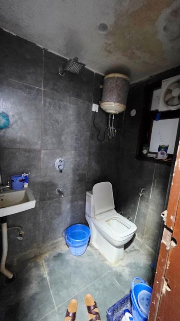 undefined, freedom fighters enclave 1 RK 350 Sq.Ft. Builder Floor In Freedom Fighters Enclave Delhi 10347664