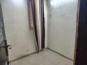 Room in 3 BHK Apartment at Nirala Estate, Tech Zone 4 Greater Noida – for Sale