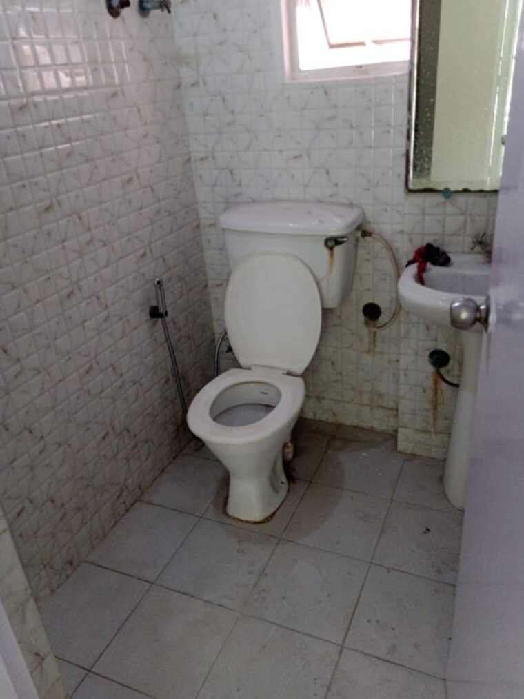 Bathroom, gaur-city-2-12th-avenue 2.5 Bedroom 1055 Sq.Ft. Apartment In Sector 16c Greater Noida Greater Noida 10347751