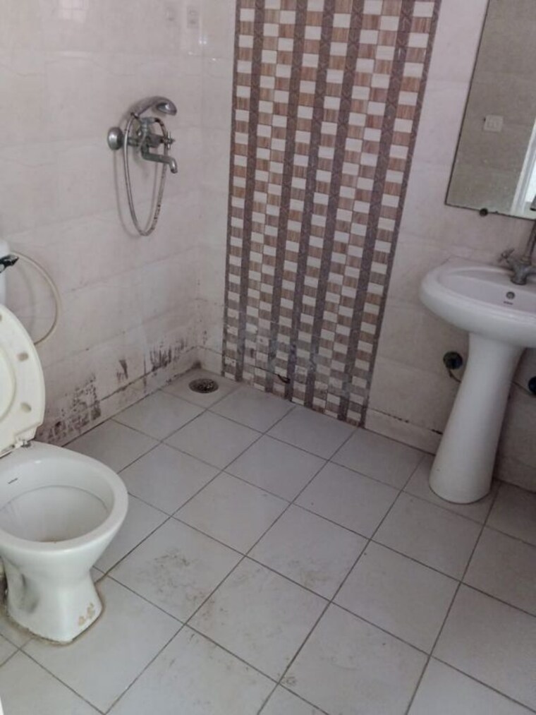 Bathroom, gaur-city-2-12th-avenue 2.5 Bedroom 1055 Sq.Ft. Apartment In Sector 16c Greater Noida Greater Noida 10347751