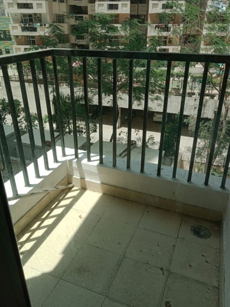 Balcony, gaur-city-2-12th-avenue 2.5 Bedroom 1055 Sq.Ft. Apartment In Sector 16c Greater Noida Greater Noida 10347751