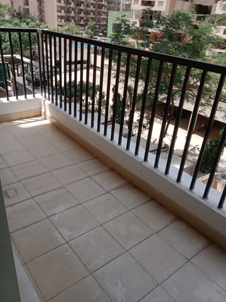 Balcony, gaur-city-2-12th-avenue 2.5 Bedroom 1055 Sq.Ft. Apartment In Sector 16c Greater Noida Greater Noida 10347751