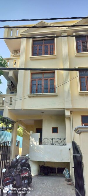 2 BHK Apartment – Entrance View at Butler Colony - for Sale